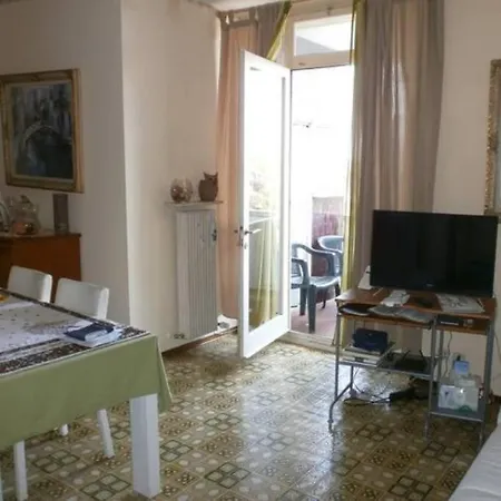 Garden To 1 Km From The Centre Of Apartmán